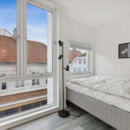 I Apartment *