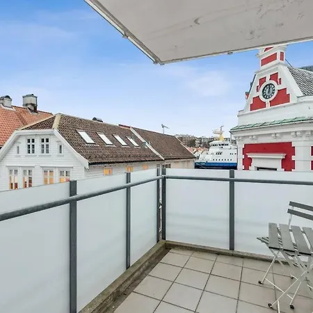 I Apartment *